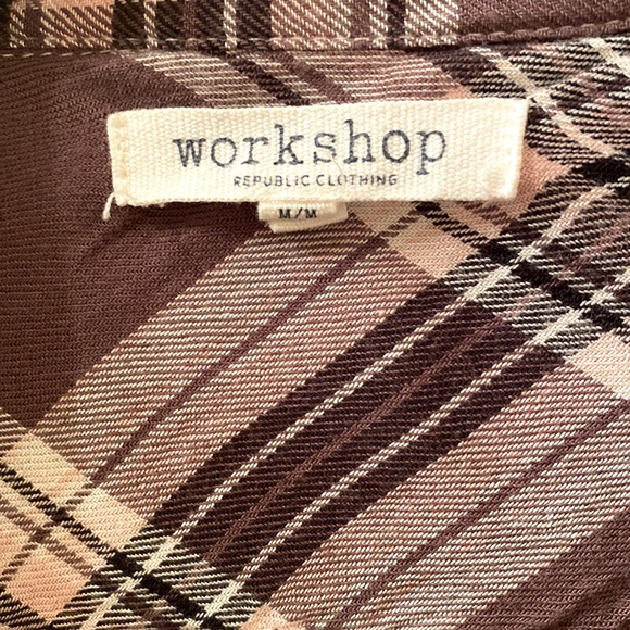 Women’s button down flannel long sleeve Medium - Picture 2 of 4